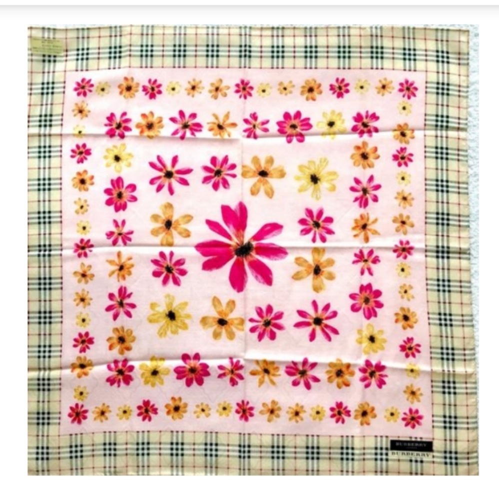 🌺 Burberry Daisy Nova Check Mini Scarf Handkerchief NEW